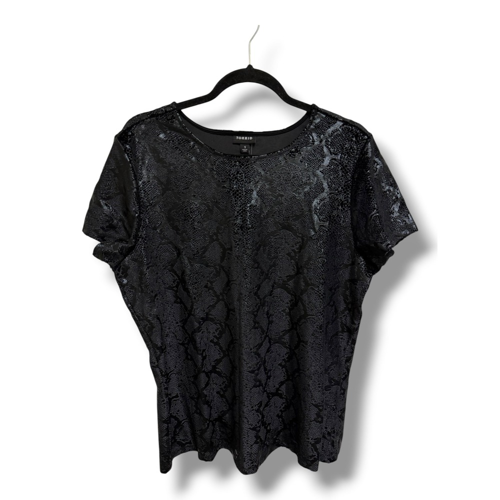 Torrid Black Snakeskin Embossed Velvet Tee Plus Size 1 1X 14/16 Short Sleeve Top - Picture 8 of 14